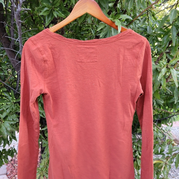 Mudd Ladies Rust Long Sleeve Lightweight Tshirt Medium - Picture 2 of 8